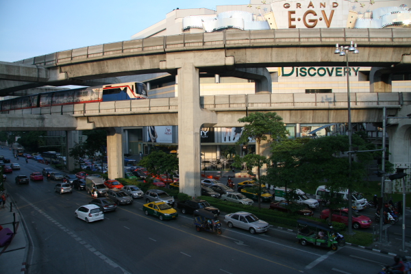 Bangkok:Sky Train Nähe Siam