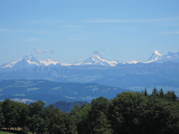  Diverse: Bergkullisse vom Gurten aus