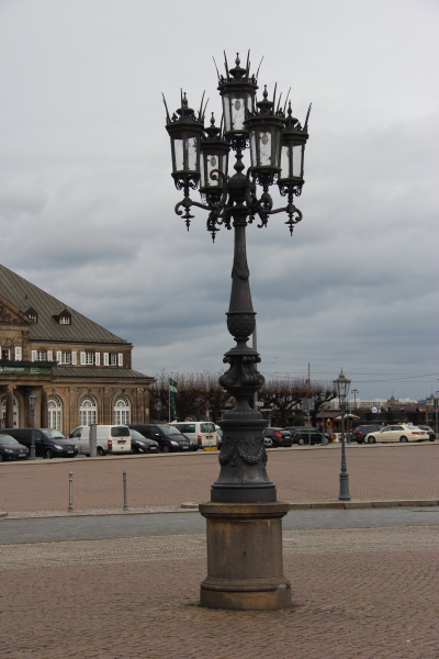  Dresden: Lampe auf dem Theaterplatz
