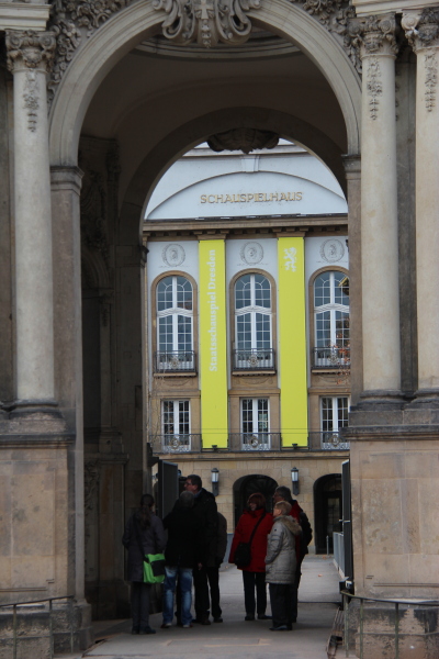 Dresden: Blick vom Zwinger zum Schauspielhaus