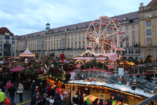  Dresden: Weihnachtsmarkt am Neumarkt