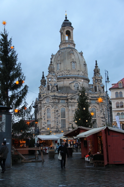  Dresden: Weihnachtsmarkt am Neumarkt
