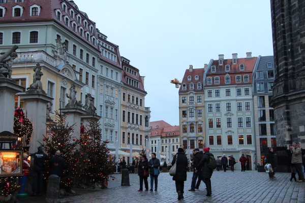  Dresden: Weihnachtsmarkt am Neumarkt
