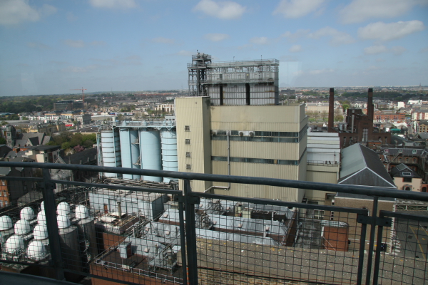 Dublin: Blick von der Gravity Bar auf die Guinessbrauerei