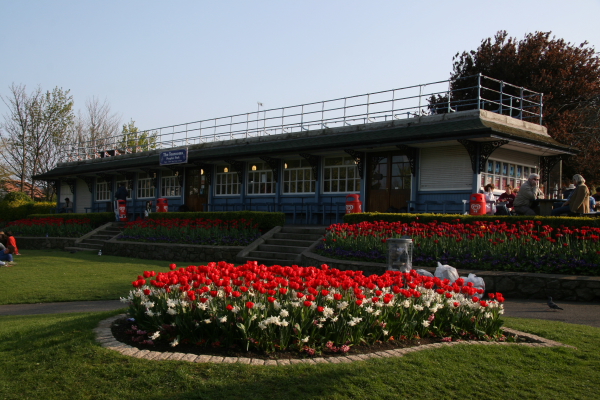Dublin: Gebäude in Dun Laoghaire People Park