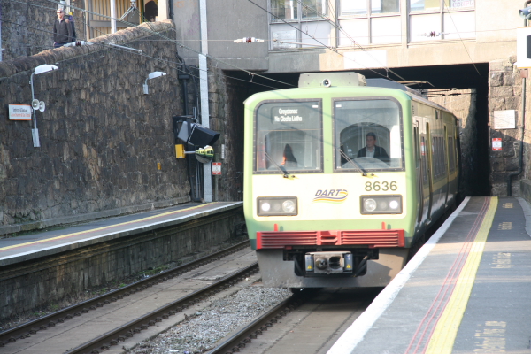Dublin: DART in Sandycove