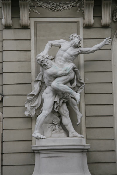 Wien: Skulpturen beim Michealertrakt